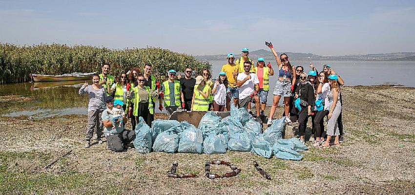 dunya-temizlik-gununde-cevreye-atilan-atiklari-topladilar.jpg