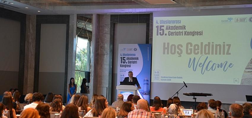 yasli-kongresi-izmirde-basladi.jpg