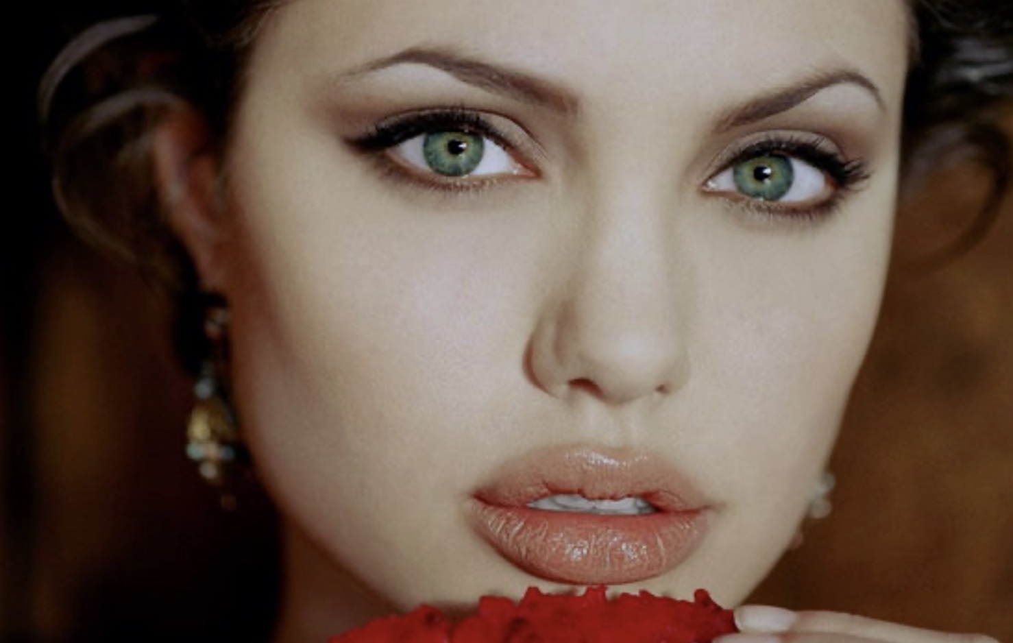 Dolgun Dudak Yapısı İçin Dudak Dolgusu