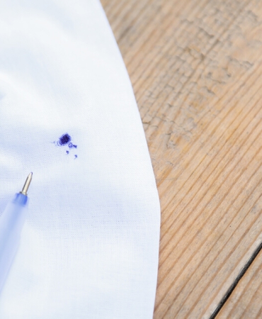 Kıyafetlerdeki mürekkep lekesi nasıl çıkar?