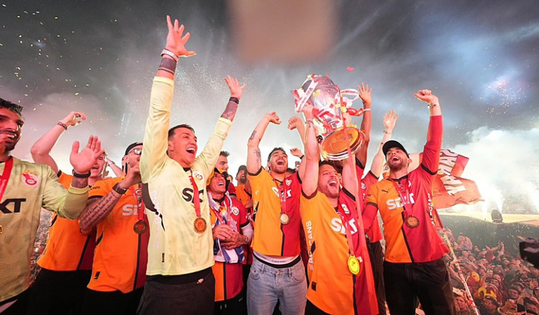 Galatasaray'ın şampiyonluk kutlamasında sürpriz gelişme