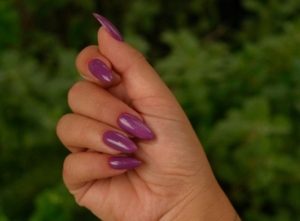 Güçlü Eller, Kusursuz Tırnaklar: Protez Tırnak ile Etkileyici Dokunuş