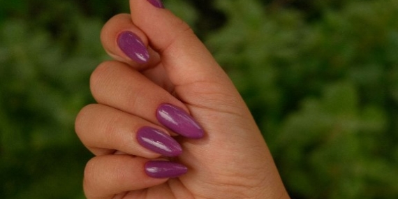 Güçlü Eller, Kusursuz Tırnaklar: Protez Tırnak ile Etkileyici Dokunuş