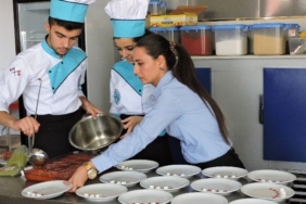 Turizm ve Otelcilik Elemanı Ne Kadar Kazanır?