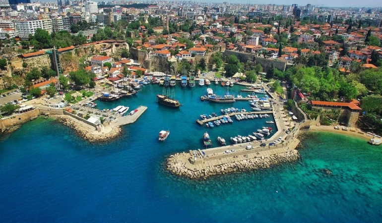 Turkiyede Kiyi Ve Yaz Turizmi