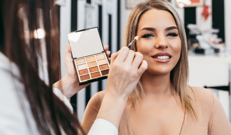 Profesyonel Makyaj Sanatçısı Nasıl Olunur?