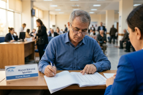 SGK hizmet dökümü e-Devlet üzerinden kontrol edilirken bilgisayar ekranı